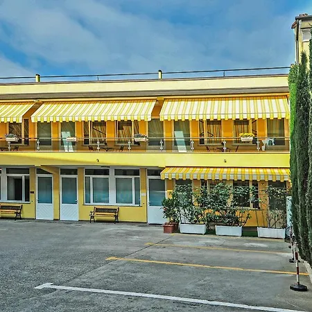 Ai Cipressi 3*